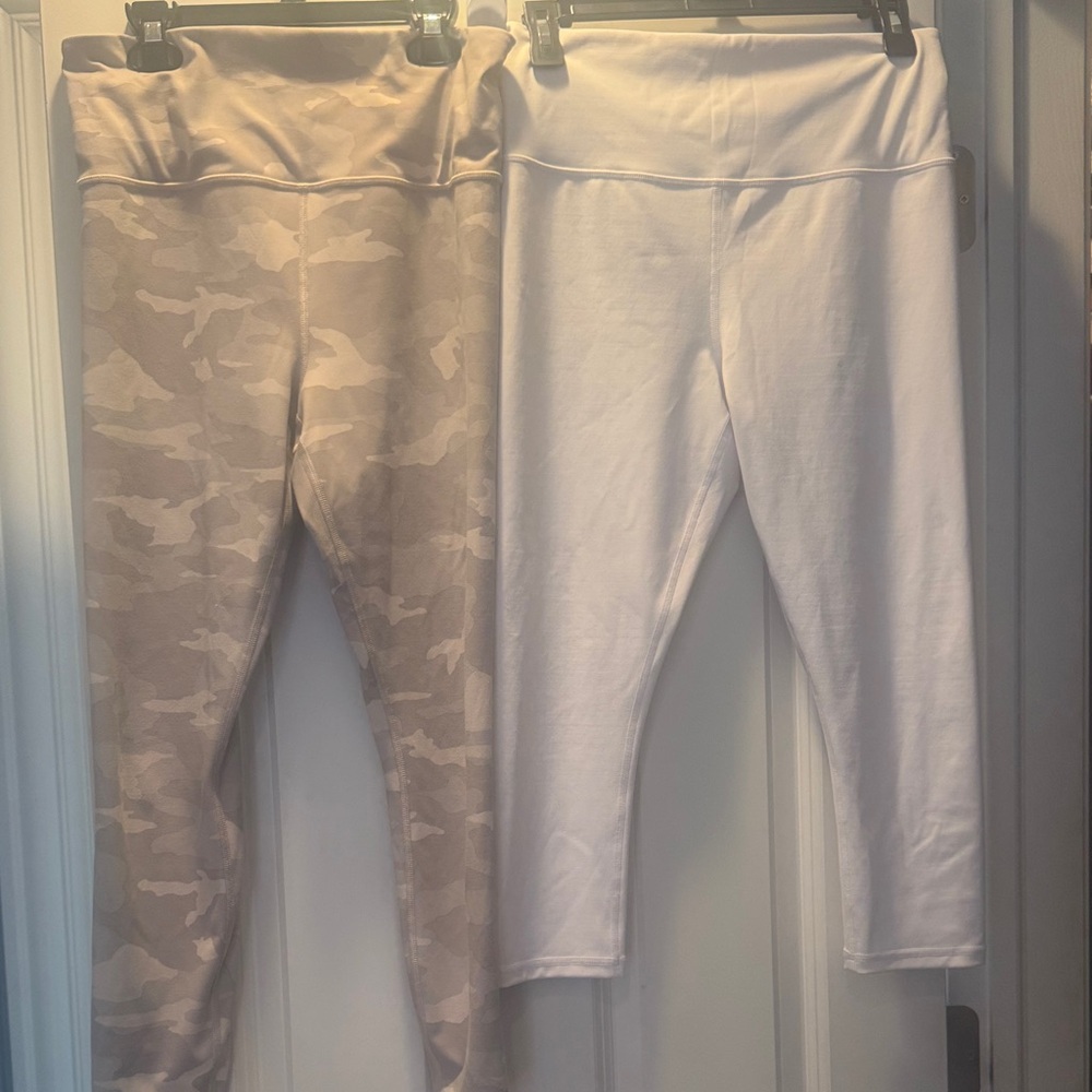 Women’s Athleta Elation Neutral Camo and White Leggings Duo Size Medium